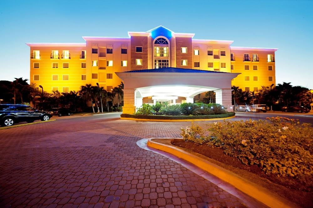 Hodelpa Garden Court Hotell Santiago De Los Caballeros Exteriör bild